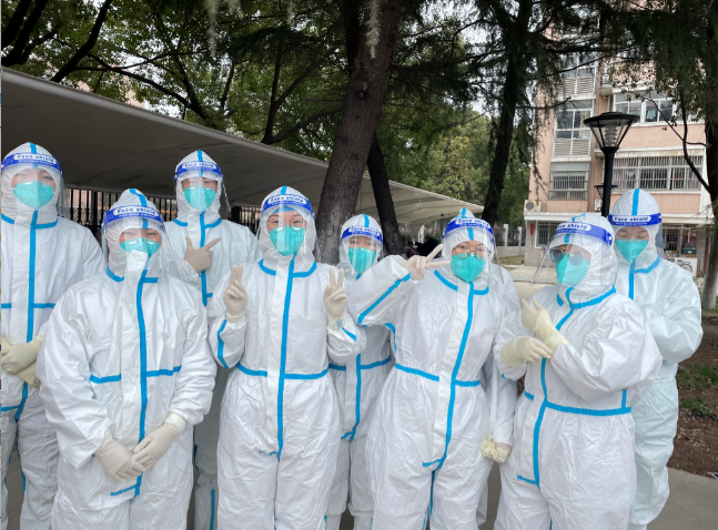 用热情书写忠诚 用行动彰显担当